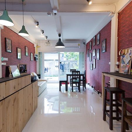 Mana Hostel Бангкок Екстер'єр фото