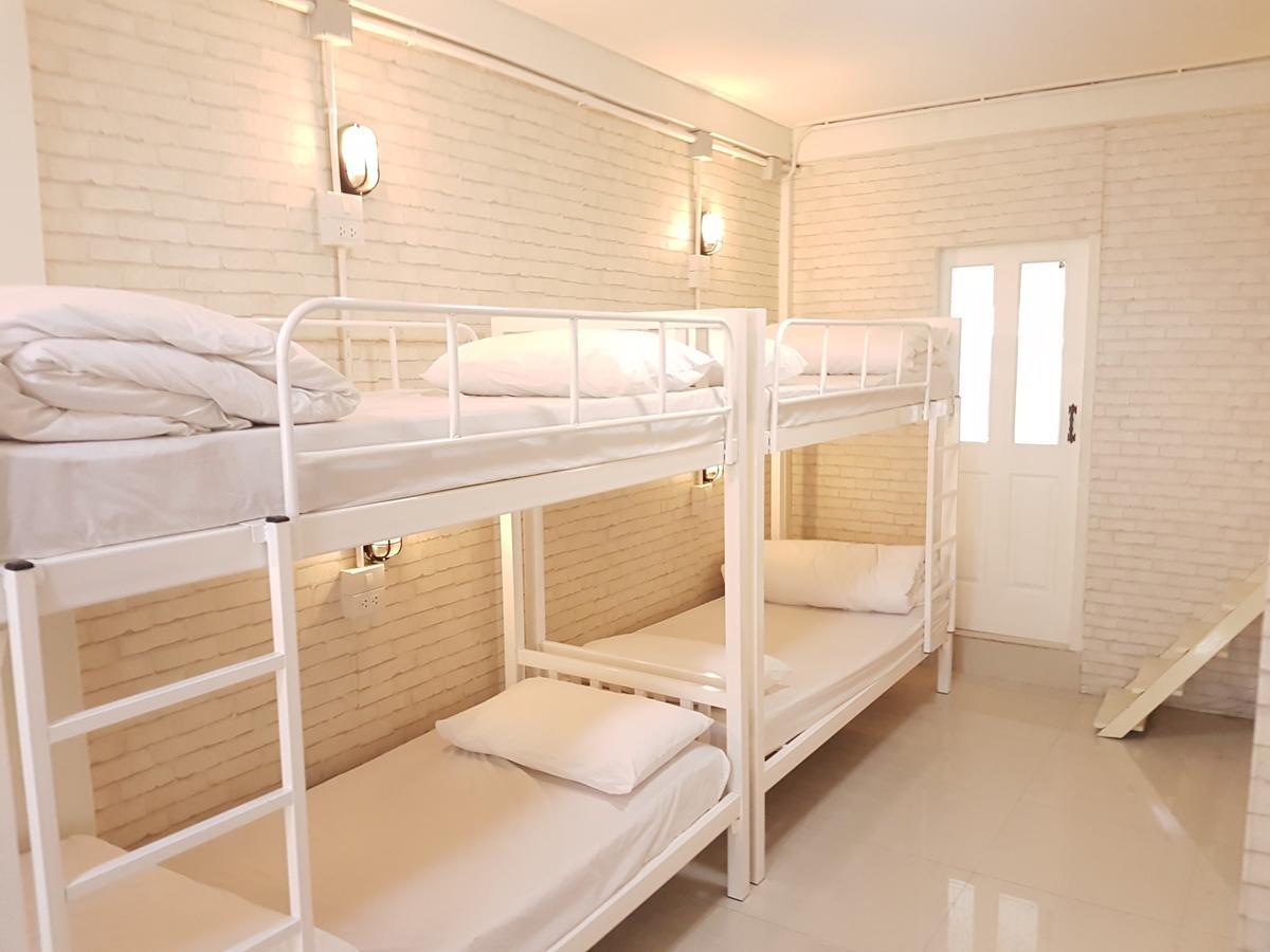 Mana Hostel Бангкок Екстер'єр фото