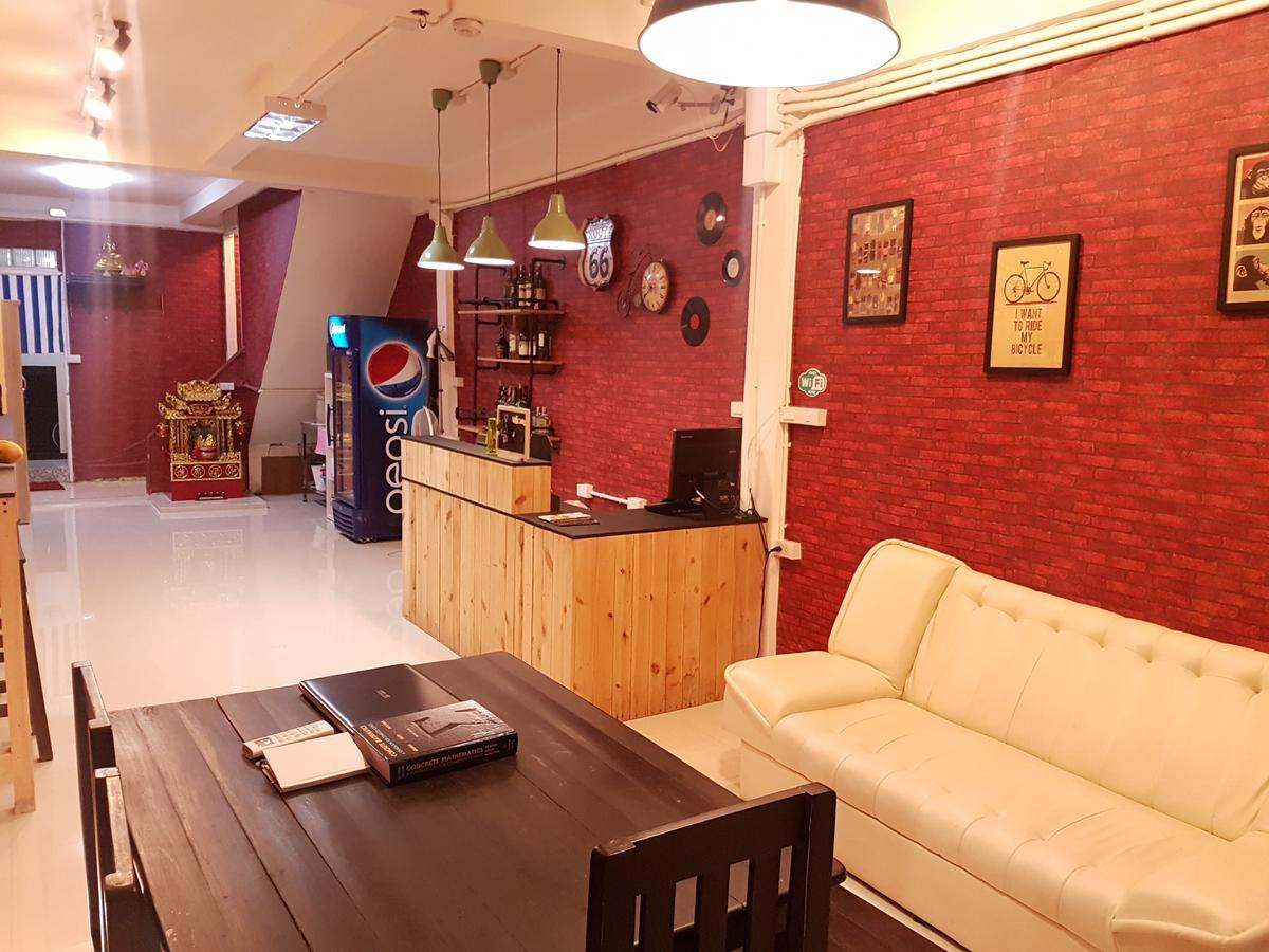 Mana Hostel Бангкок Екстер'єр фото