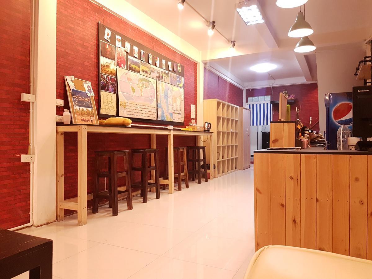 Mana Hostel Бангкок Екстер'єр фото